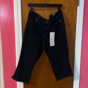 2/$15 NWT Capri jeans